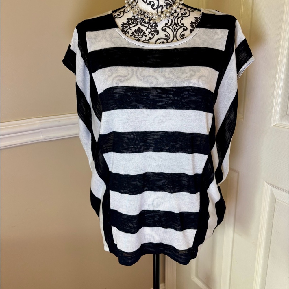 apostrophe- women’s Black and White Striped Women's Top, size Lg